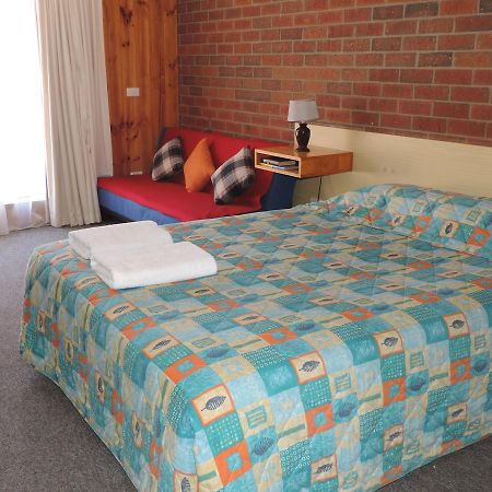 Tooleybuc Country Roads Motor Inn Buitenkant foto